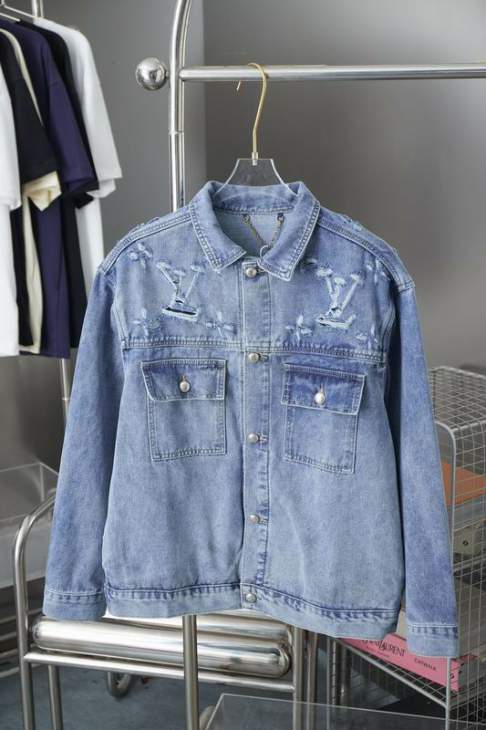 Picture of LV Sweater Suits _SKULVS-XLhgntx1741142